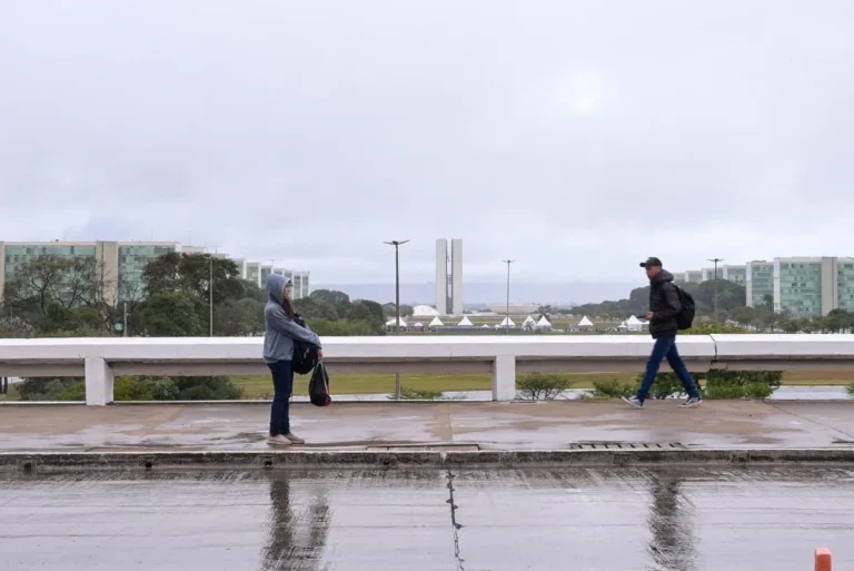 Frio avança no DF e semana deve ter manhãs mais geladas